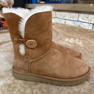 Women’s UGG Tan Suede Boots - Size 7
